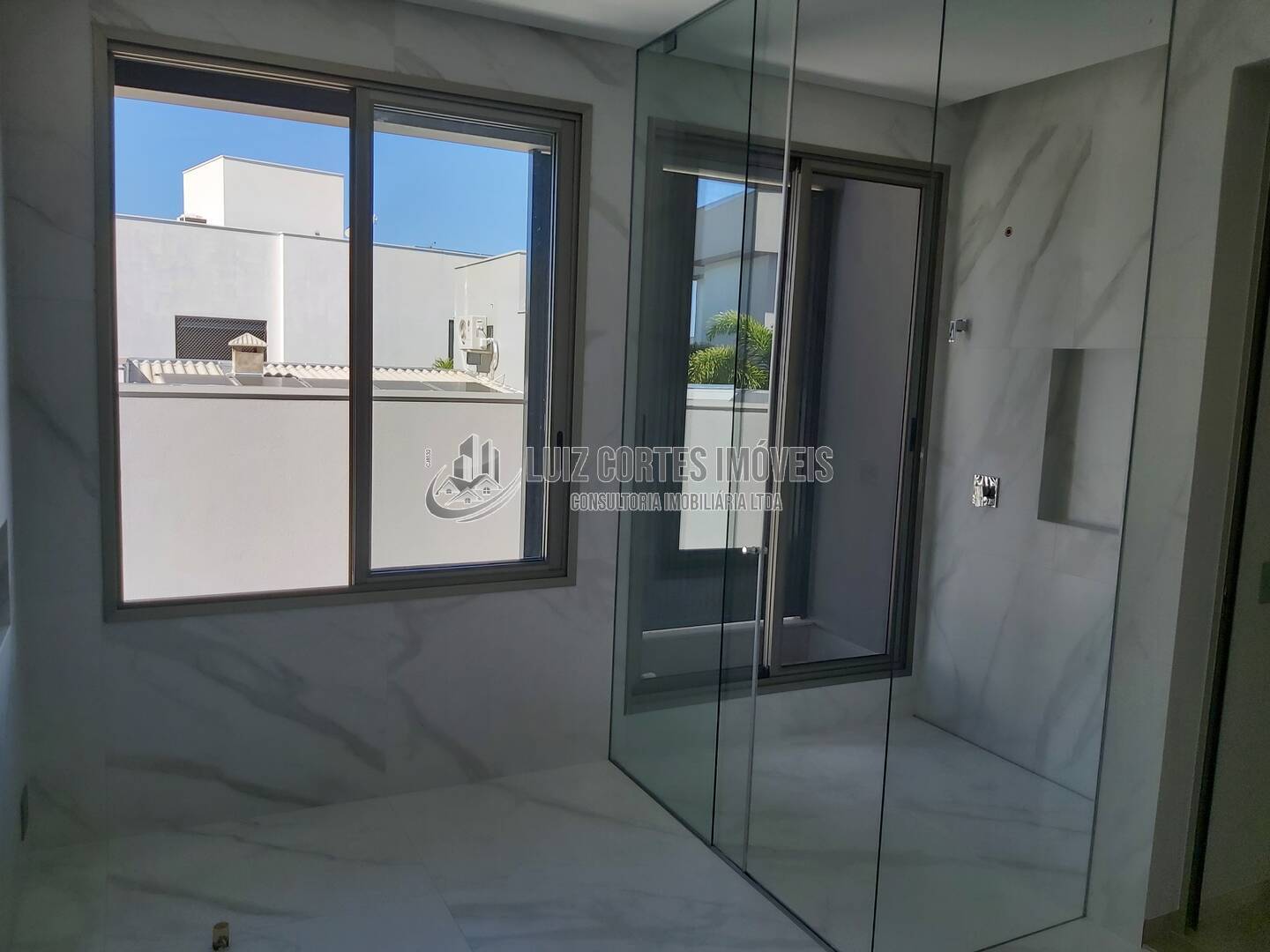 Casa à venda com 5 quartos, 381m² - Foto 16