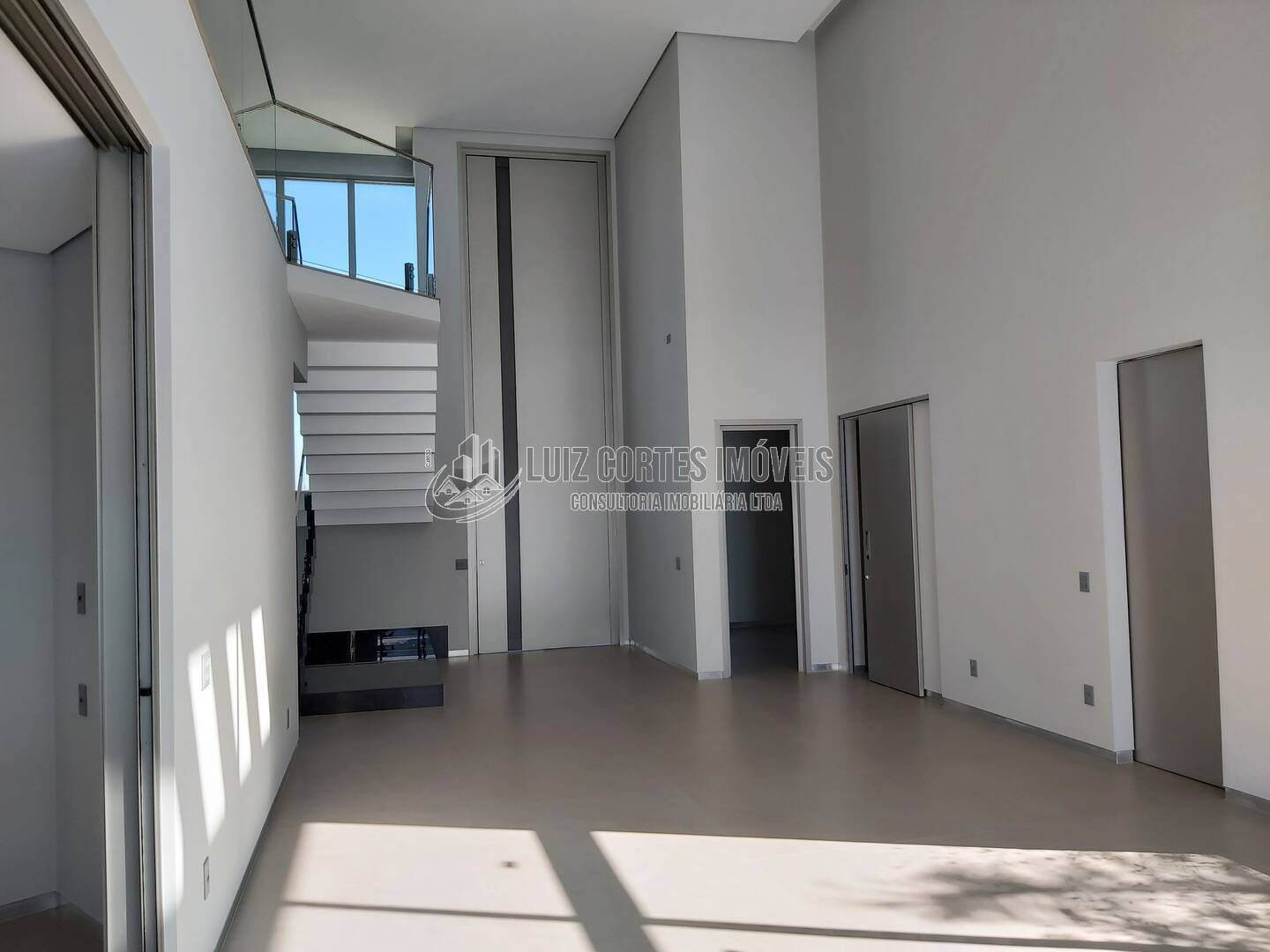 Casa à venda com 5 quartos, 381m² - Foto 6