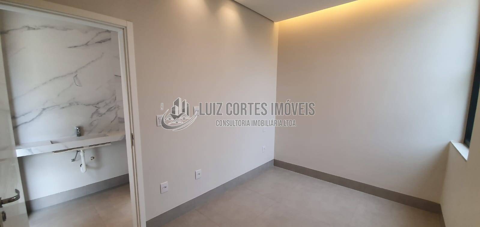 Casa à venda com 4 quartos, 228m² - Foto 8