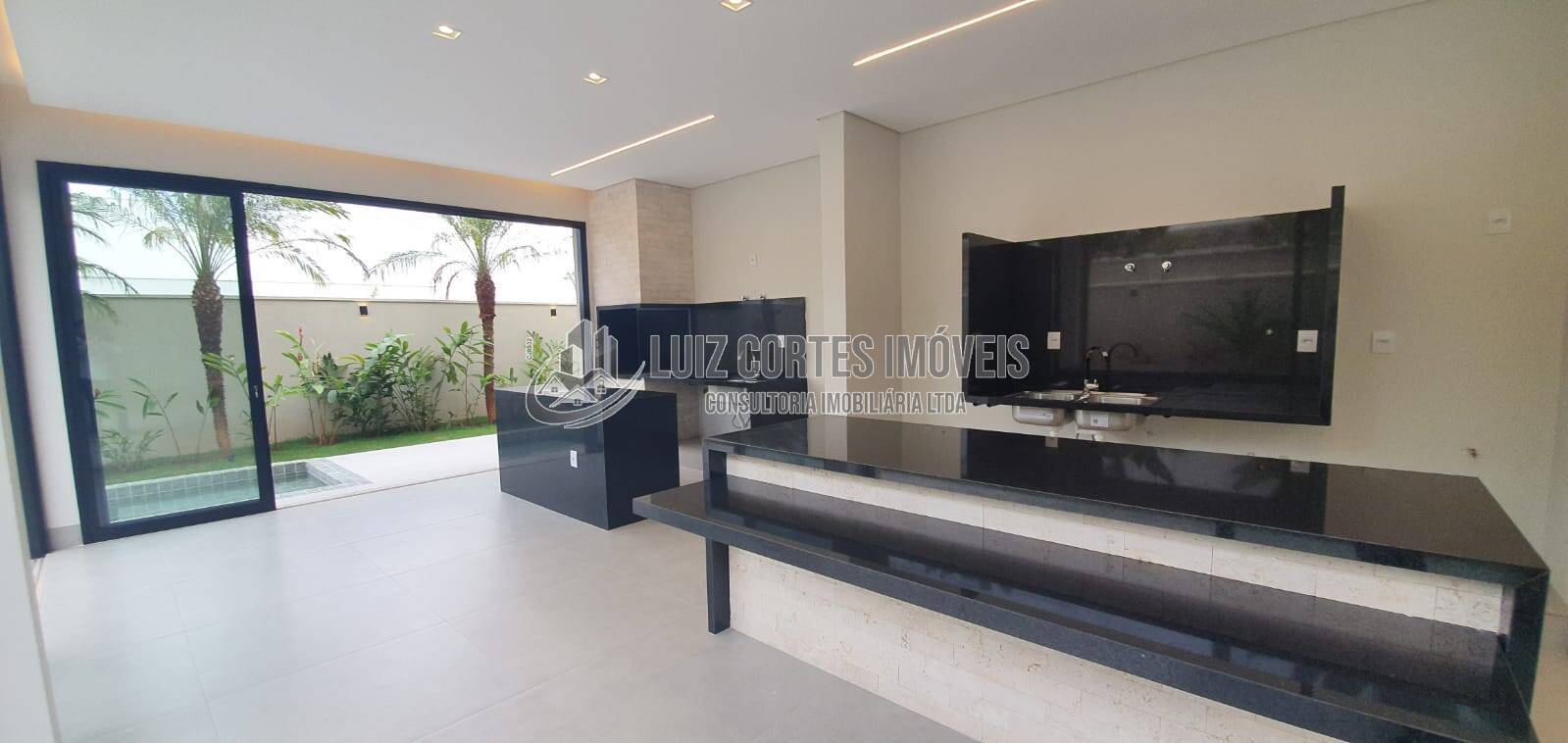 Casa à venda com 4 quartos, 228m² - Foto 14