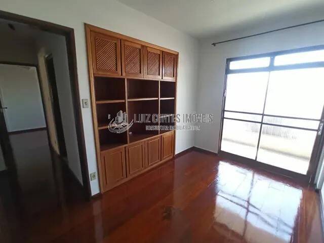 Apartamento à venda com 3 quartos, 117m² - Foto 1