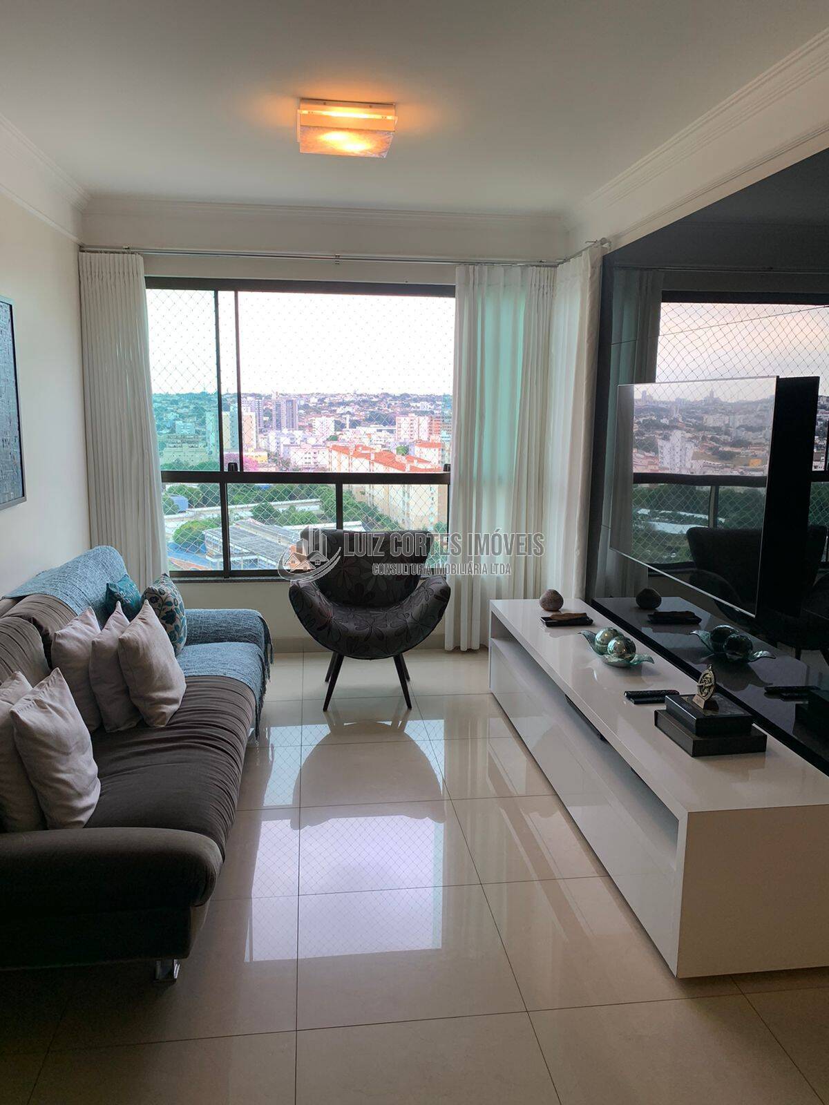 Apartamento à venda com 3 quartos, 96m² - Foto 4