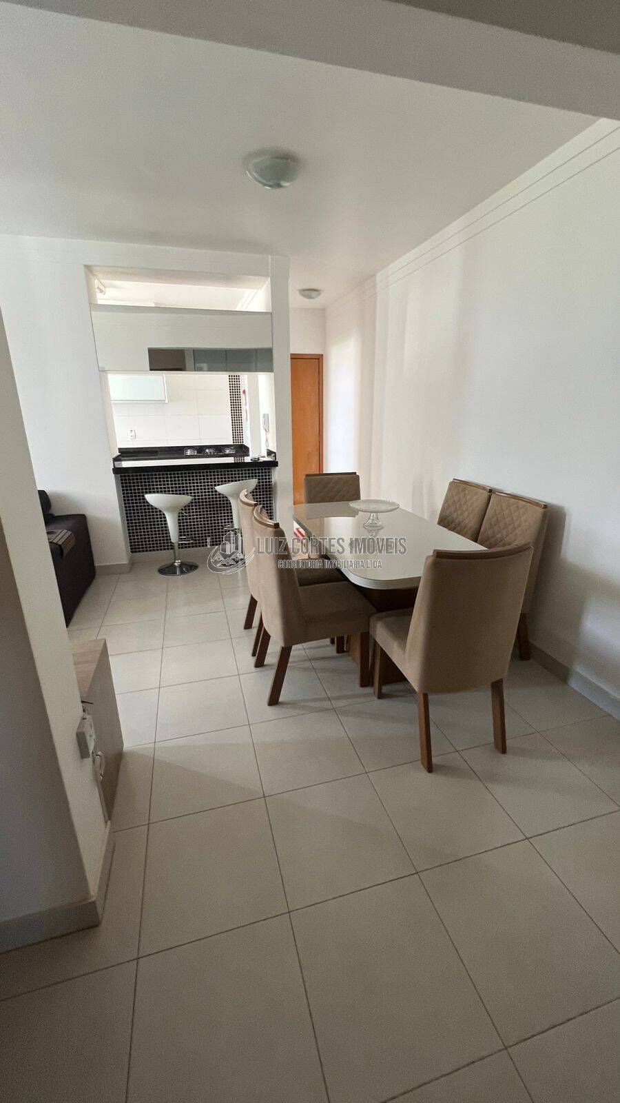 Apartamento à venda com 2 quartos, 70m² - Foto 4