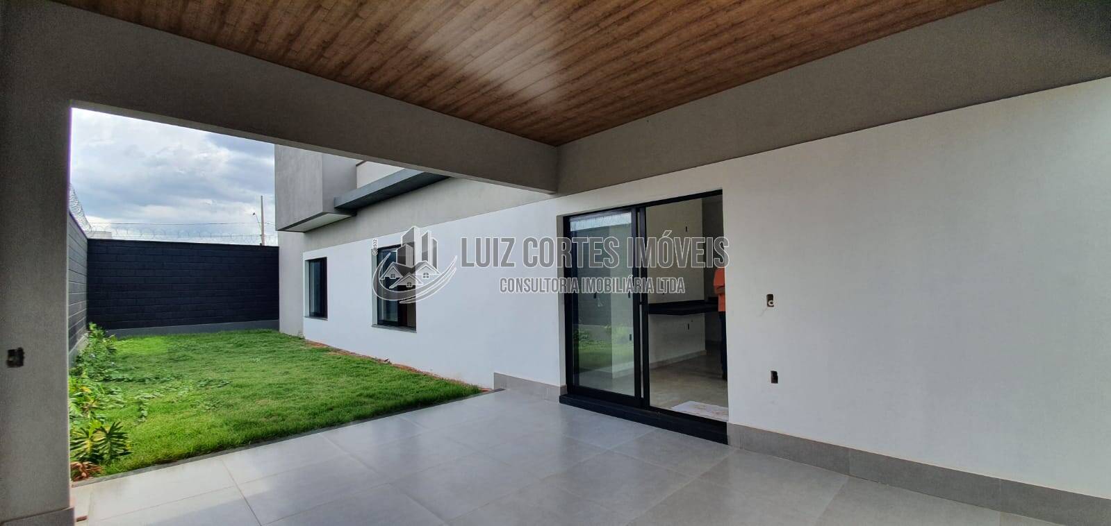 Casa à venda com 3 quartos, 250m² - Foto 2