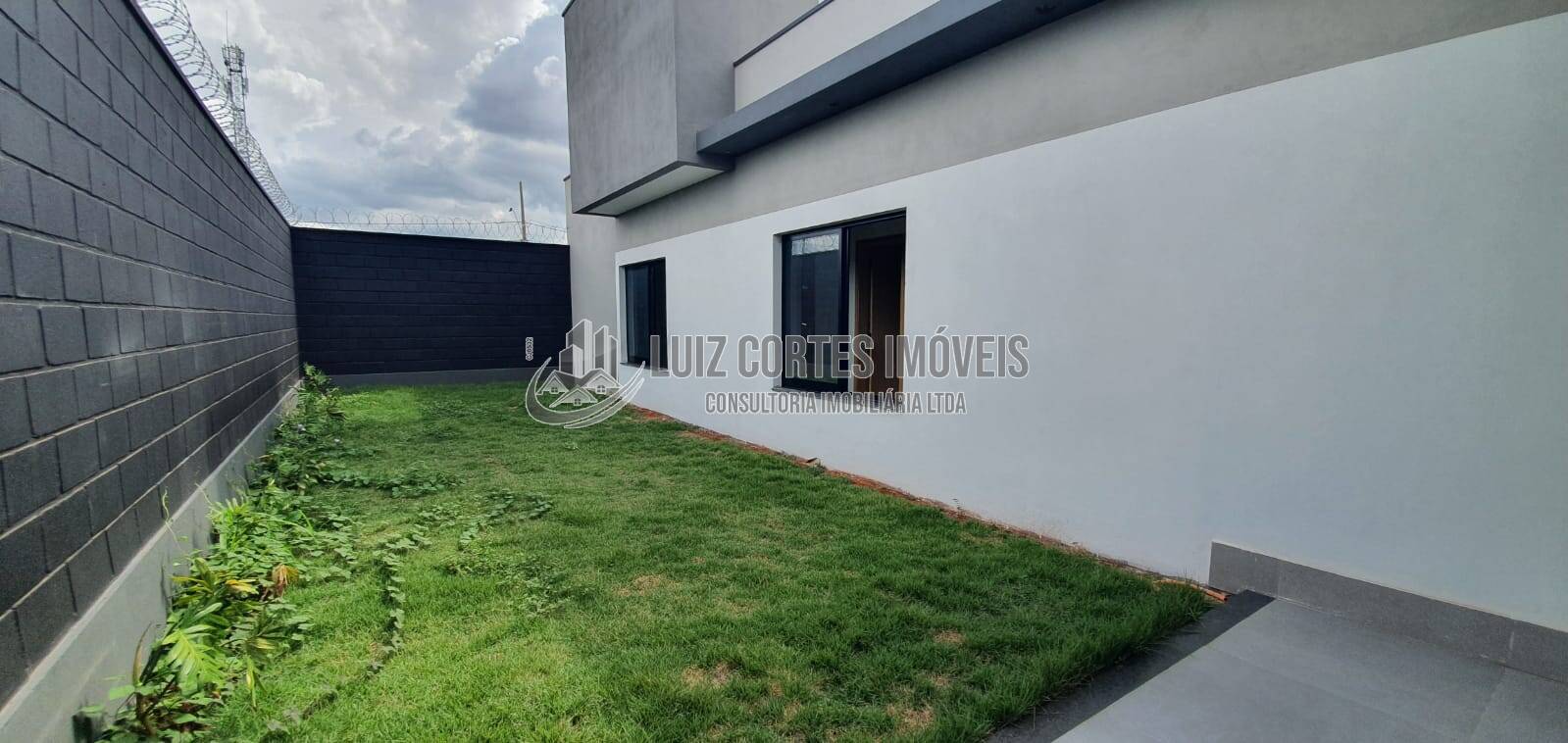 Casa à venda com 3 quartos, 250m² - Foto 4