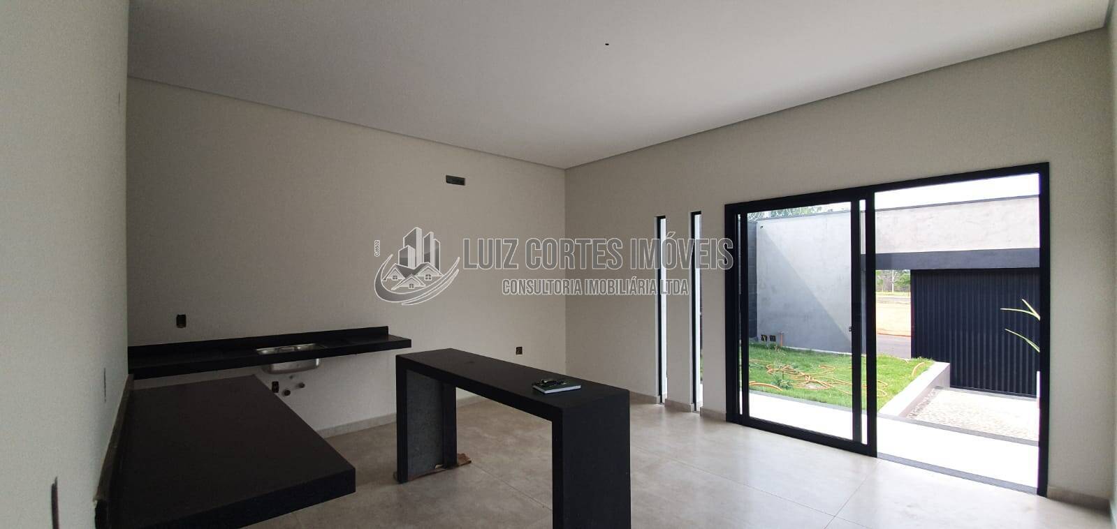 Casa à venda com 3 quartos, 250m² - Foto 9