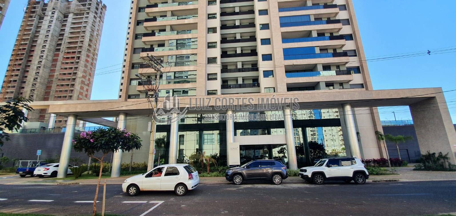 Apartamento à venda com 3 quartos, 137m² - Foto 2